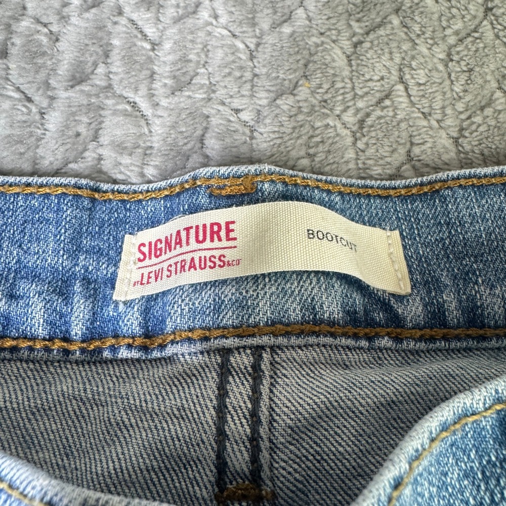 Signature Levi Strauss Mens 30x32 Bootcut Jeans Light Wash Denim 91505-0061 - Picture 3 of 11